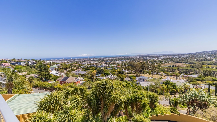 4 Bedroom Property for Sale in Rome Glen Western Cape